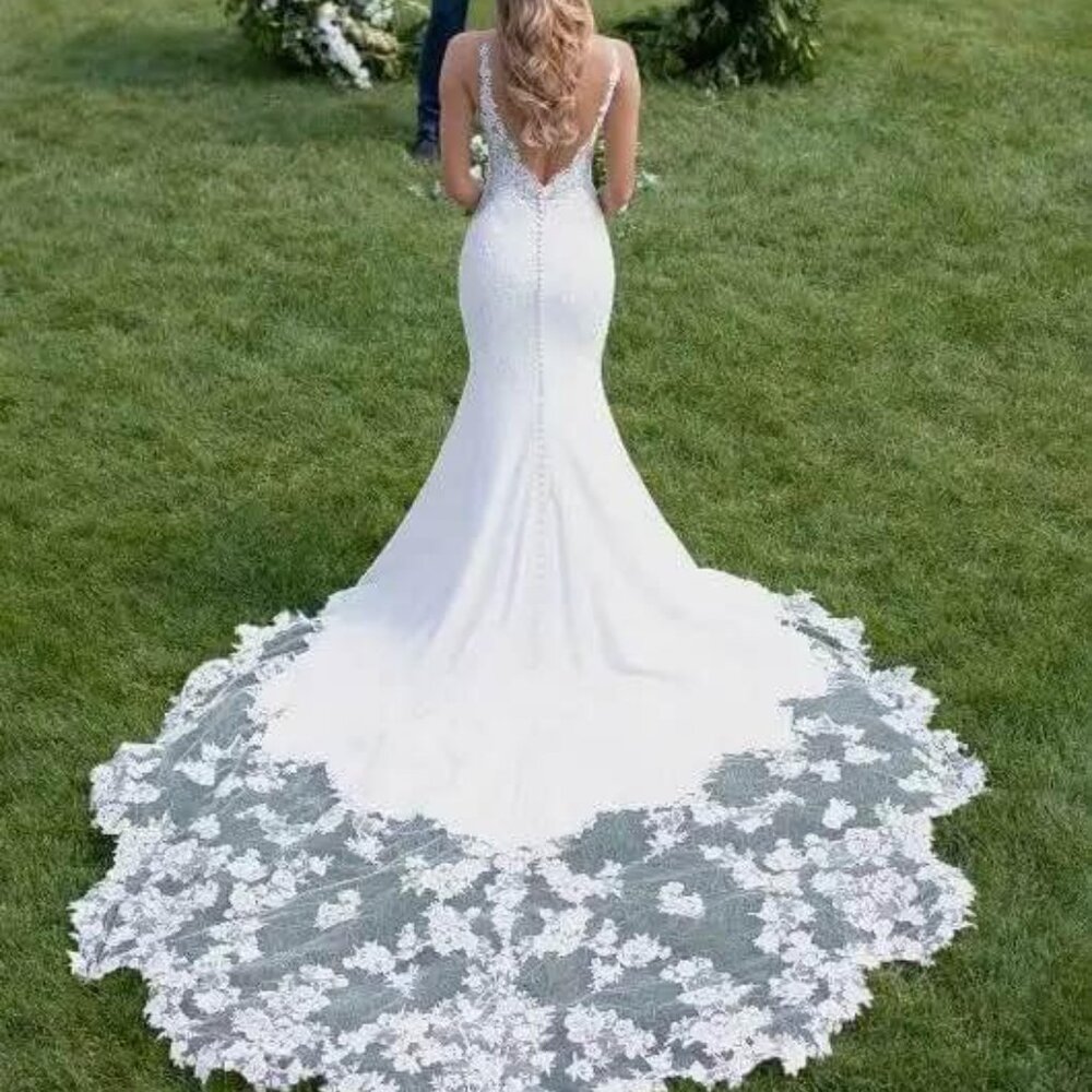 BRAND NEW, NEVER WORN Martina Liana Wedding Dress